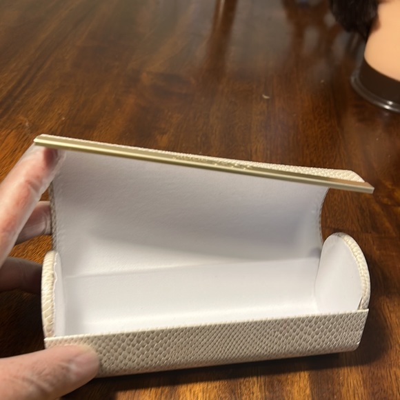 JIMMY CHOO  cream snake skin case unisex. - Picture 4 of 8